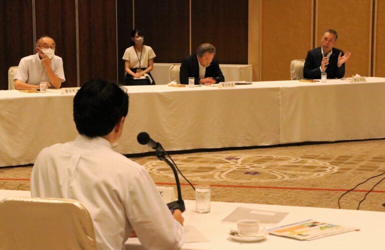 伊原木隆太知事と美作県民局管内の首長によるトップミーティング、新型コロナウイルス対策などをテーマに意見交換