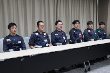 被災地から帰還し、現地の状況を報告する津山中央病院DMATメンバー＝岡山県津山市で
