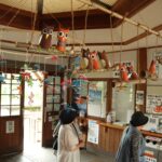 ＪＲ美作落合駅の駅舎内に設置された作品