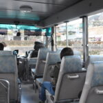 外周走行やバス停への寄せ止めなどを体験する参加者