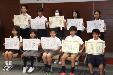 入賞した子どもたち=岡山県津山市で