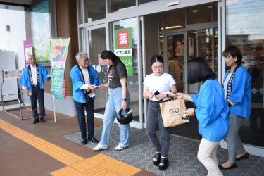 投票を呼びかける津山市選挙管理委員会=岡山県津山市で