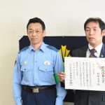 県善行賞の伝達を受けた能勢さん