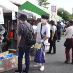 大勢の来場者でにぎわった「ふれあい村」=岡山県津山市で