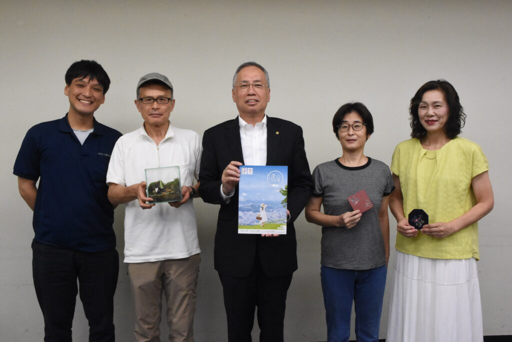 「津山まち博」にプログラムを提供予定の4人と、谷口市長