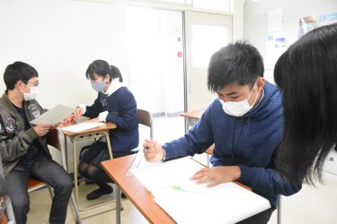 津山高専（沼）にこの春入学し、新型コロナウイルスの影響で来日が遅れていたタイ人留学生２人が今月から授業に参加