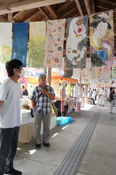「道の駅でアート楽しめるのおもしろい」　第5回「OKUTSU芸術祭」　計24会場、絵画や彫刻など約500点の作品／岡山・鏡野町
