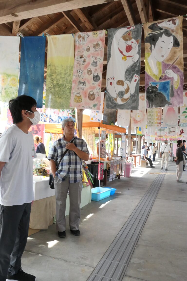 道の駅・奥津温泉に飾られた手ぬぐいアート=岡山県鏡野町で