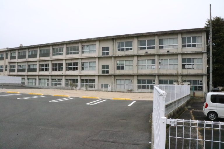 不登校特例校に活用予定の江見商高跡地の旧校舎
