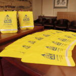 津山市交通安全対策協議会に贈られたランドセルカバー