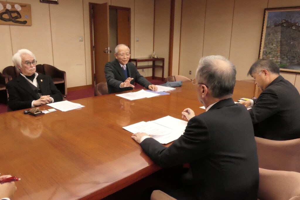 要望書の内容について説明する城北支部代表