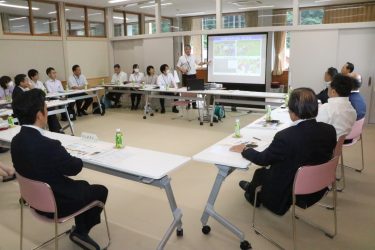 県議会が義務教育学校視察　「中山間地域に普及する先進事例」　小中一貫の「旭学園」で／岡山・美咲町