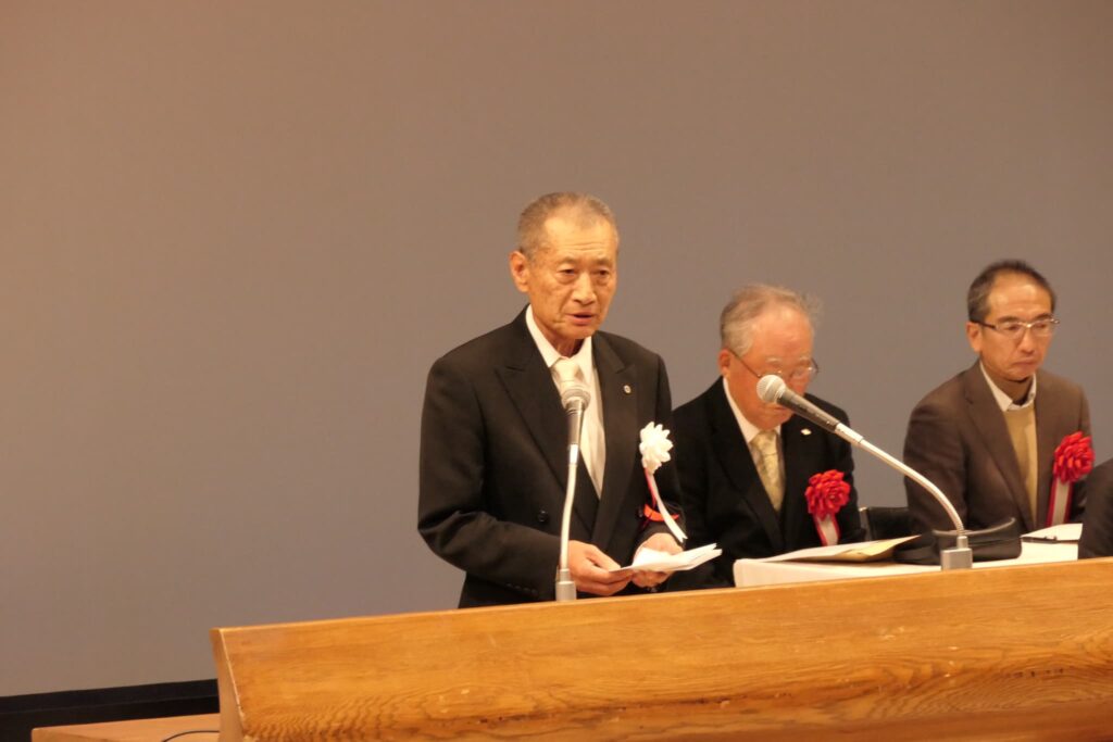 あいさつをする柿内会長