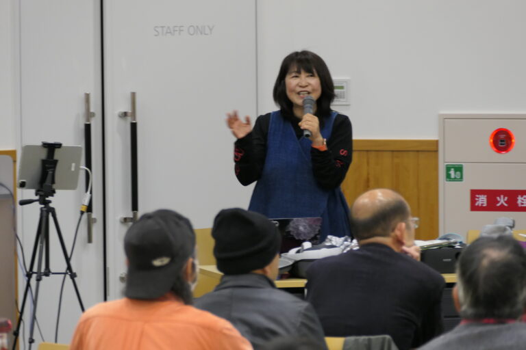 防災に関して正しい理解を呼びかけるあんどうさん=岡山県津山市で