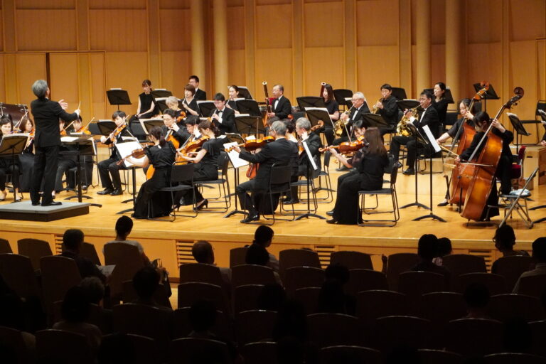 美しいハーモニーを奏でる津山交響楽団=岡山県津山市で