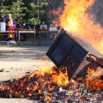 仏具の「お焚（た）き上げ」の法要が21日、河面の清瀧寺で営まれた