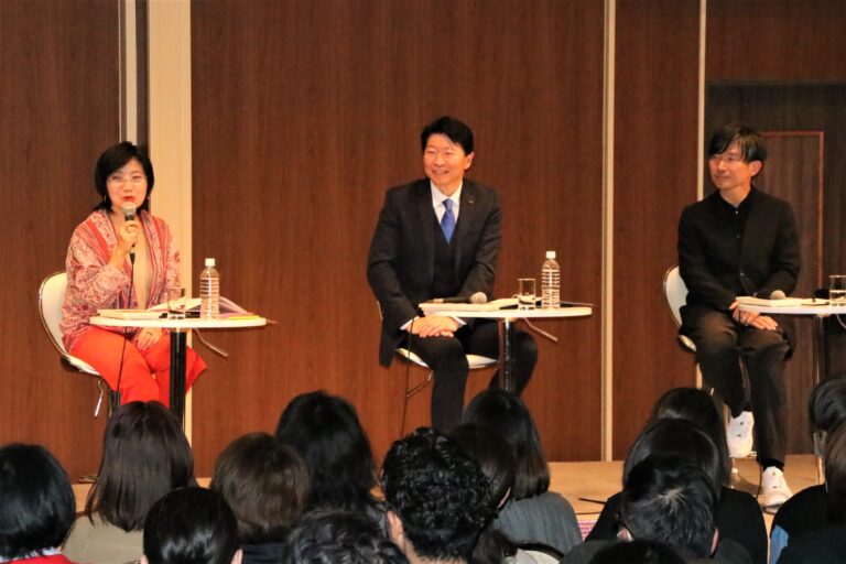長谷川ディレクター（左）、伊原木知事（中央）、和田さんのパネルディスカッション