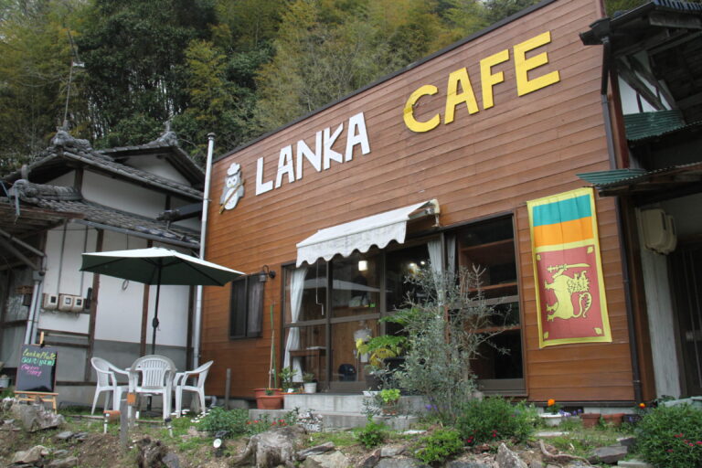 多くの人たちが訪れるLANKA CAFE＝岡山県美咲町で