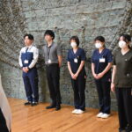 被災地へ派遣された鏡野町国民健康保険病院の医師や看護師、町職員ら＝岡山県鏡野町で