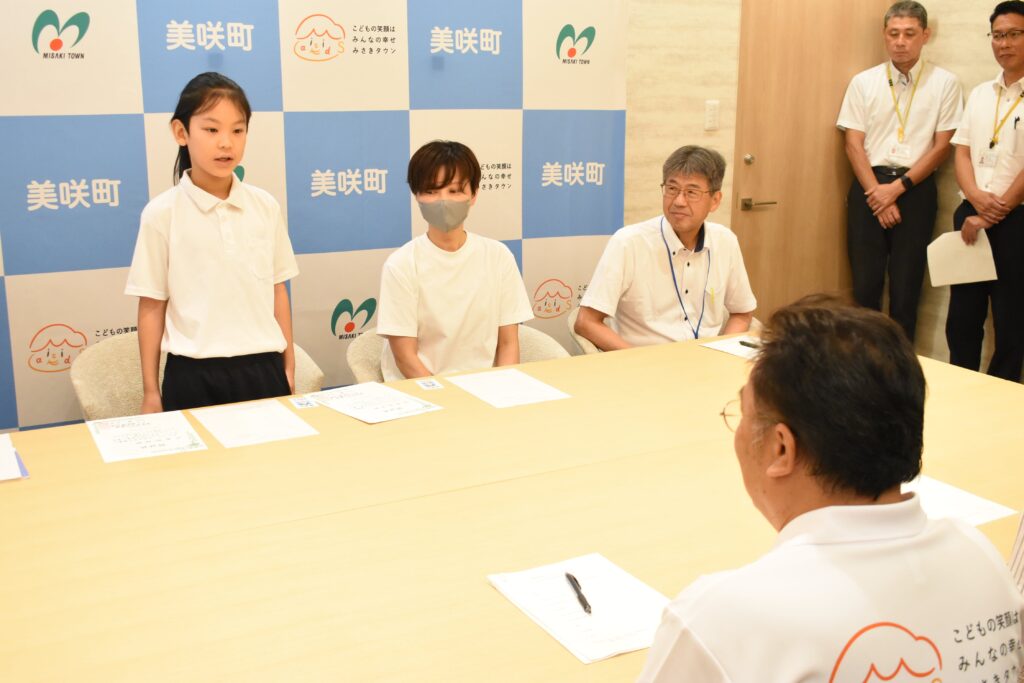 決意を述べる安東君