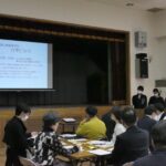 地域住民らと共同での取り組みを発表する高校のOB・OG