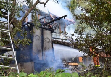 岡山県津山市新野山形の女性宅から出火、計三棟延べ301平方mを全焼する被害