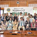 閉村式で浴衣姿を披露した参加者=岡山県奈義町で