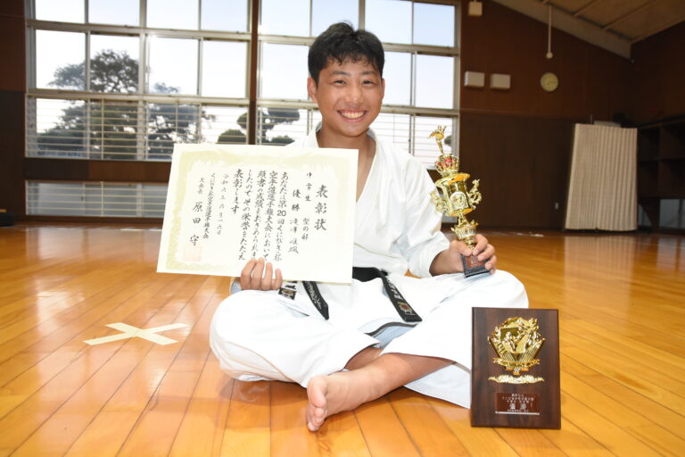 数々の空手大会で快進撃を続けている滝澤選手=岡山県津山市で