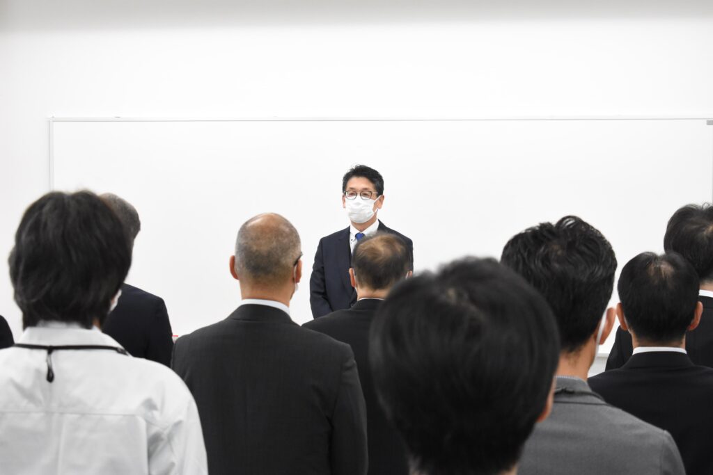 訓示を行う瀬島町長