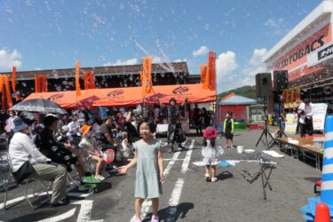 イベントを楽しむ子どもら=岡山県津山市で