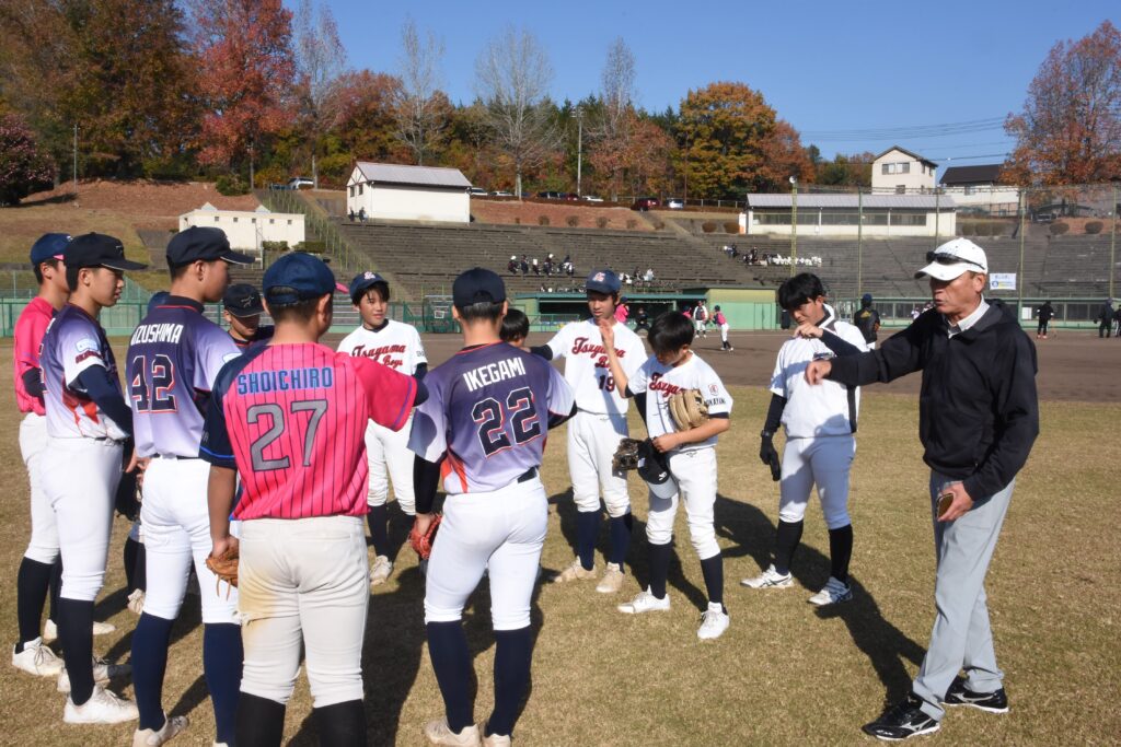 米村さんから指導を受ける選手たち