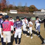 米村さんから指導を受ける選手たち