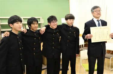 火災から高齢者救う　サッカー部員の中学生らに感謝状