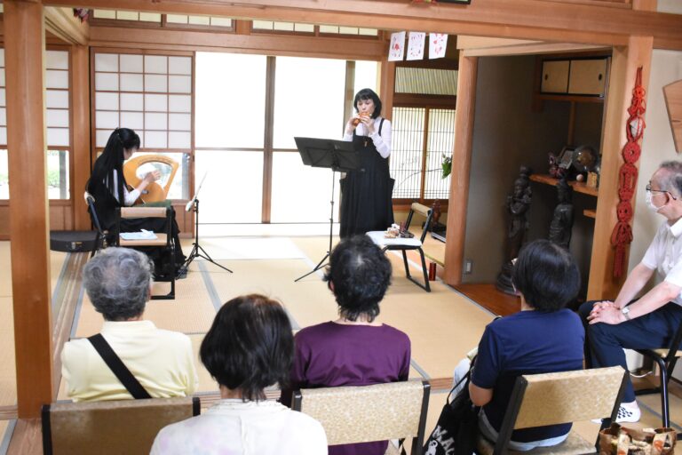 「森の精」による演奏＝岡山県津山市で