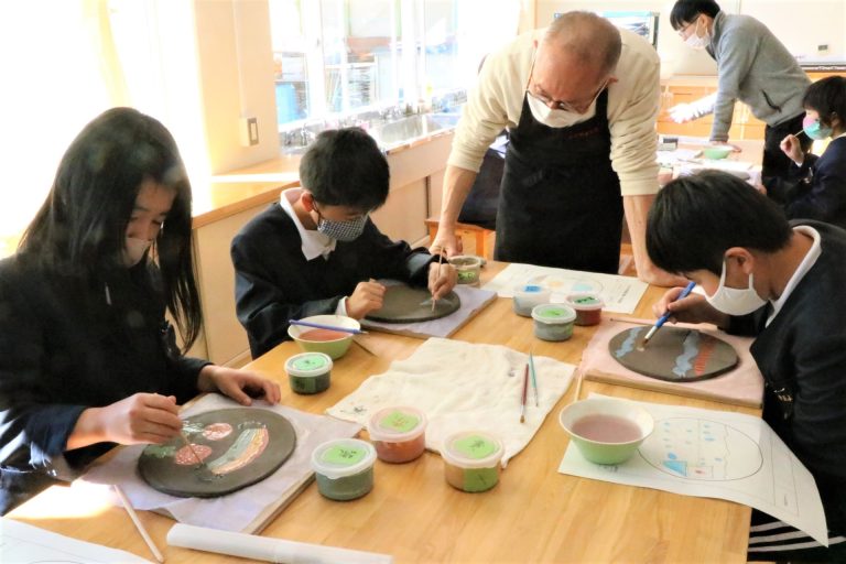 中正小学校（宮部下）、陶芸体験の出前授業