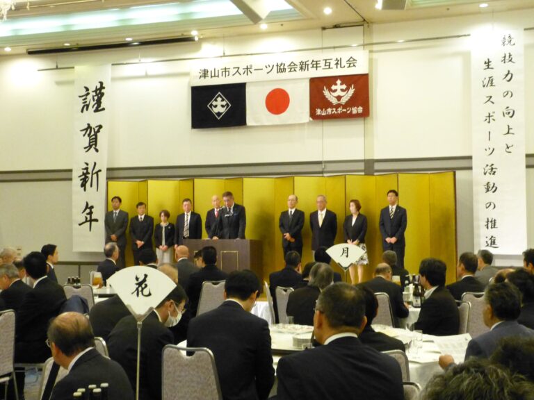 あいさつする田淵会長=岡山県津山市で