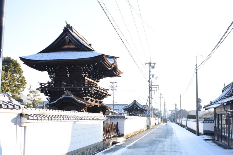 雪化粧した岡山県津山市の城西地区