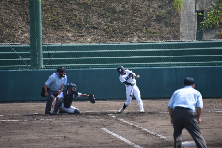 勝山と津山高専の熱戦=岡山県美咲町で