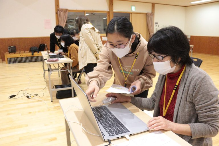 子どもが講師を務める「パソコンやゲームの先生体験」が川崎の津山東公民館で初めて開かれた