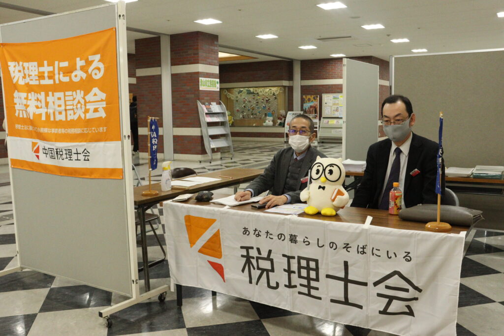 多くの人の相談に応じている無料相談会場