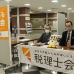 多くの人の相談に応じている無料相談会場