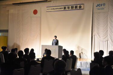 あいさつする國米理事長=岡山県津山市で