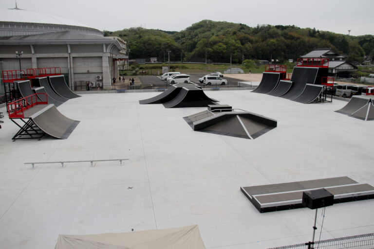 新たにオープンした「KｰBASEパーク」＝岡山県美作市で