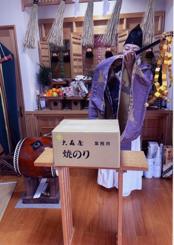 勝部神社で祈祷を済ませた海苔