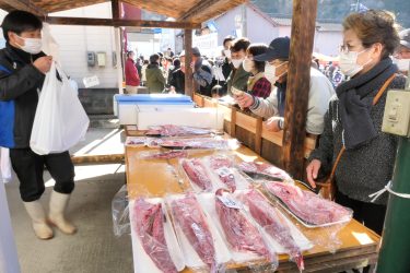 ３年ぶり「北房ぶり市」