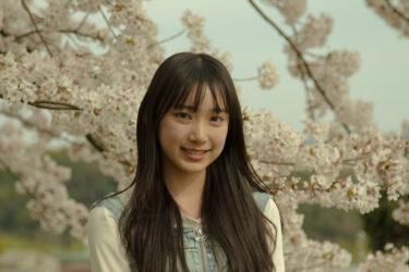 グランプリに輝いた各務茉由子さん=2024年4月6日午後3時24分、津山城の桜の前で