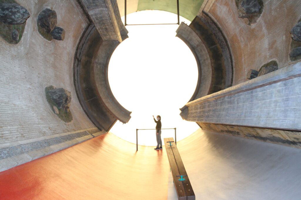 美術館を象徴する常設展の一つ「太陽」