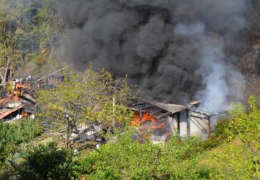 岡山県津山市八出の男性宅の倉庫から出火、木造平屋90平方mが全焼