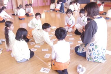 園児かるたでSDGsを学ぶ　食べ物や水を大切にしようと思う　職員創作の愛らしいかるたも登場／岡山・津山市　　