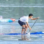 SUP競技に励む杉山さん＝同課提供